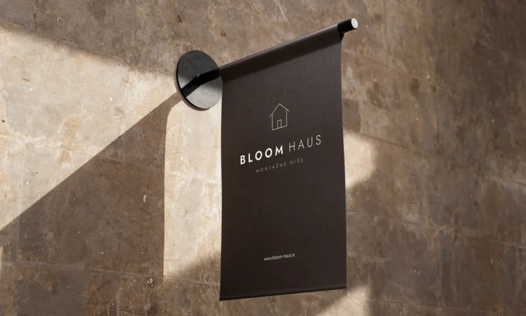 Logotip za Bloom Haus: mockup znamke na viseči tabli ob steni